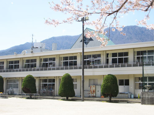 西桂小学校校舎外観